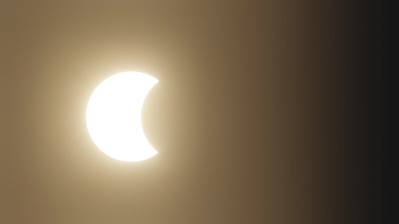 animación en 3d de un eclipse solar total con la corona del sol brillando