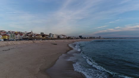 Strandfront-Auf-Portugal-Luftaufnahme