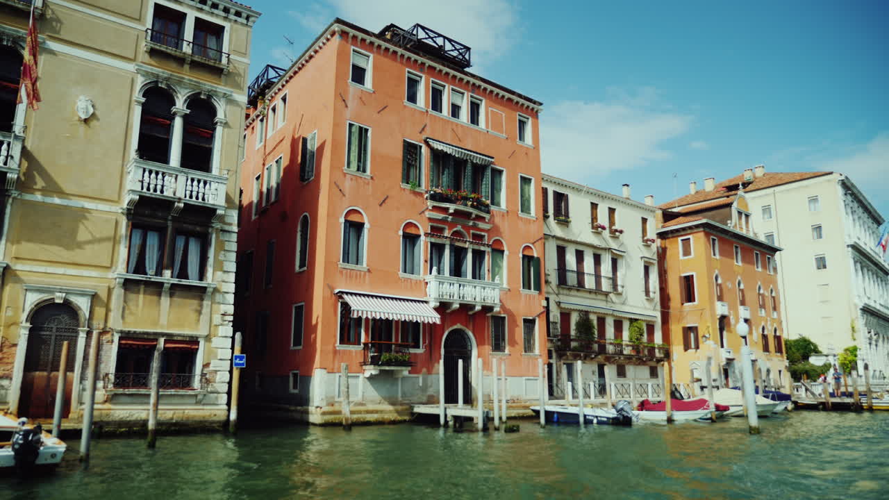 palacios venecianos vistos desde el agua