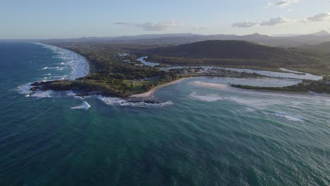 Paisaje-Idílico-De-Hastings-Point-En-El-Norte-De-Nueva-Gales-Del-Sur,-Australia---Toma-Aérea-De-Drones