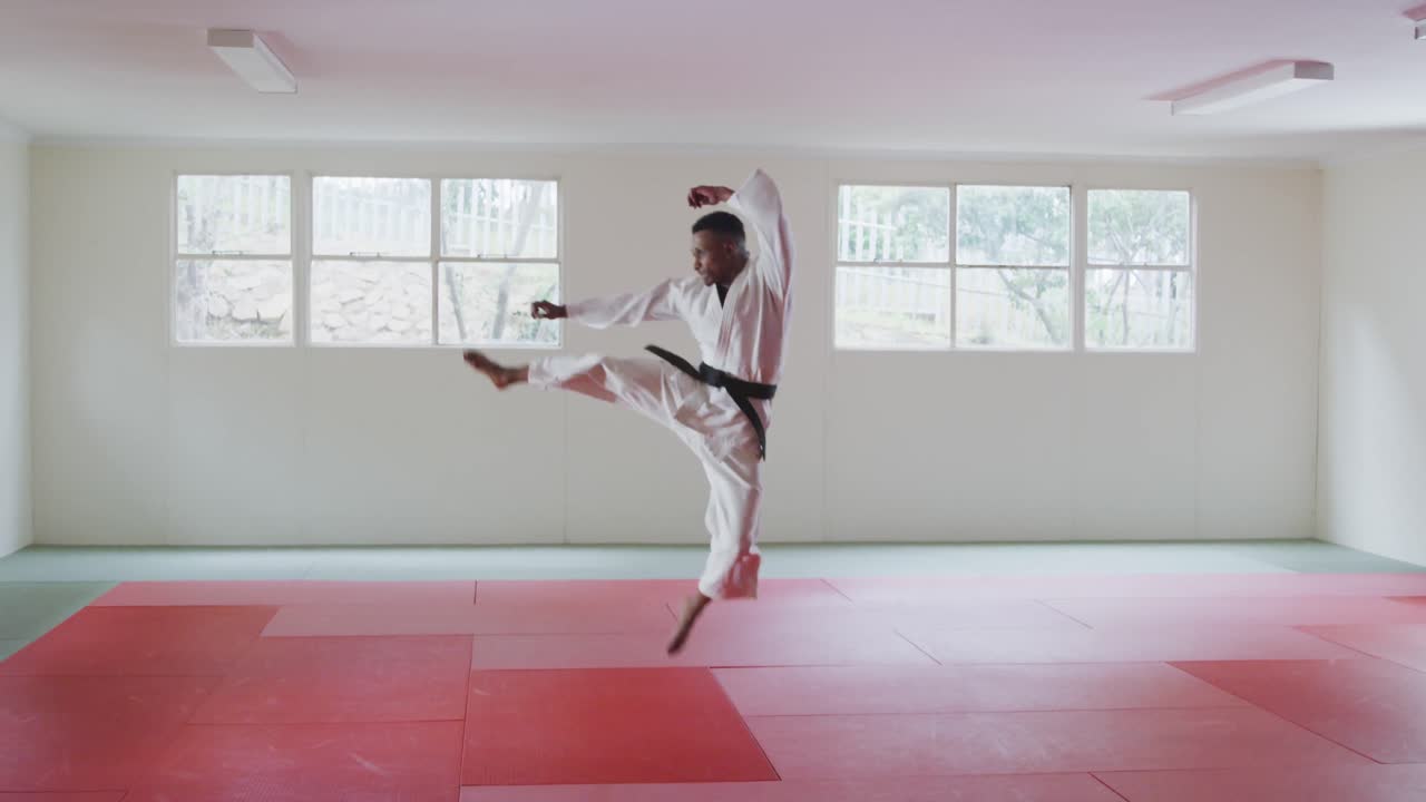 카라테카가 공기를  ⁇ 고