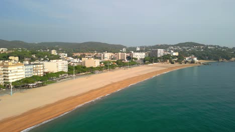 Mittelmeerküste-Von-Platja-De-Aro-In-Girona-Luftbilder-Türkisblaues-Meer-Strand-Ohne-Menschen