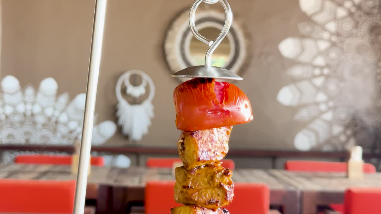 A vibrant skewer of chicken and vegetables at a Phuket beach club, highlighting colorful presentation and inviting dining atmosphere