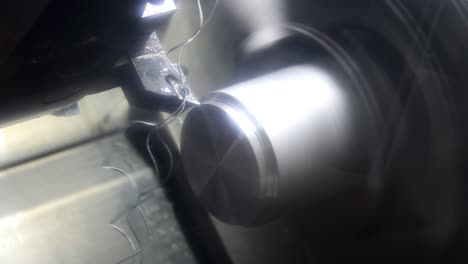 metal processing and its water cooling on a lathe.with cnc.