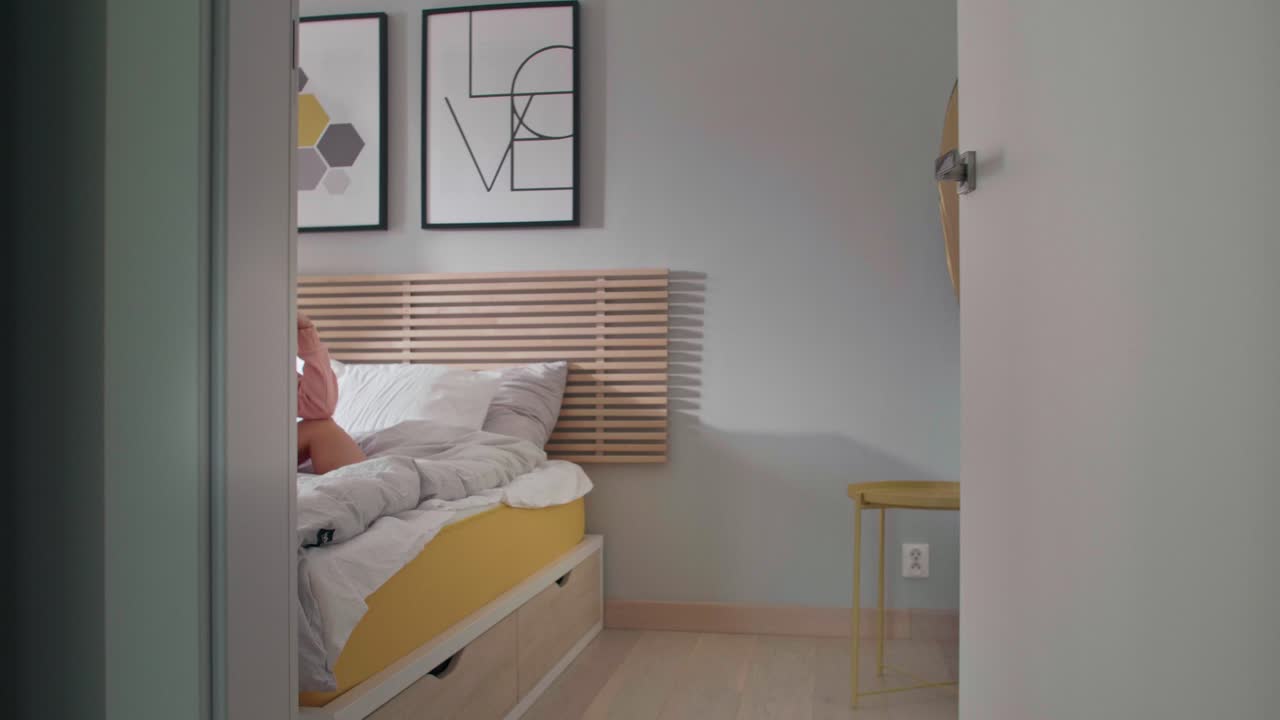 mujer triste durante el tiempo de cumpleaños