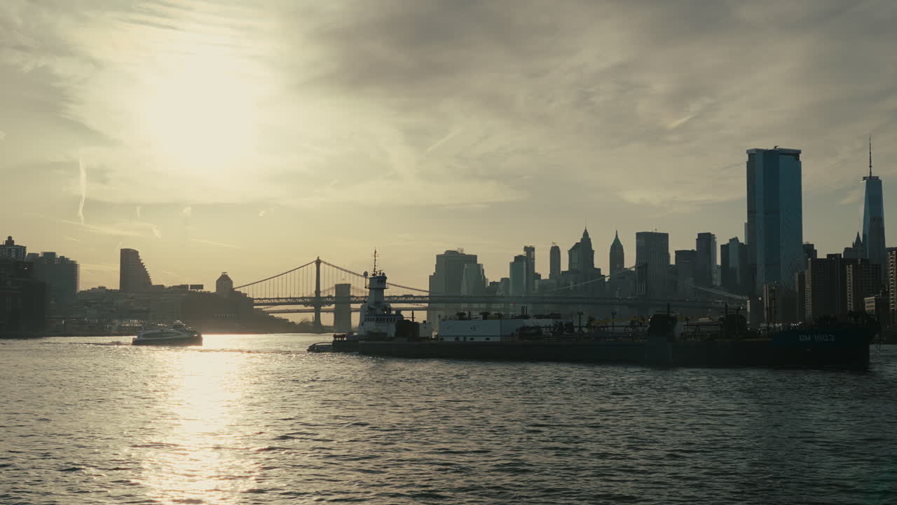 puesta de sol sobre el horizonte de la ciudad de nueva york
