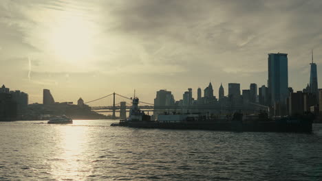 sonnenuntergang über der skyline von new york city