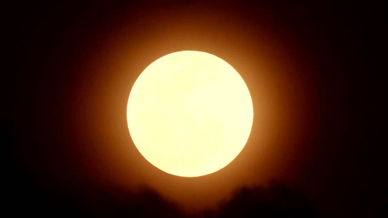 Full moon moving and cloud, Time lapse (Autumnal Equinox) Shoot on 23 Dec 2018