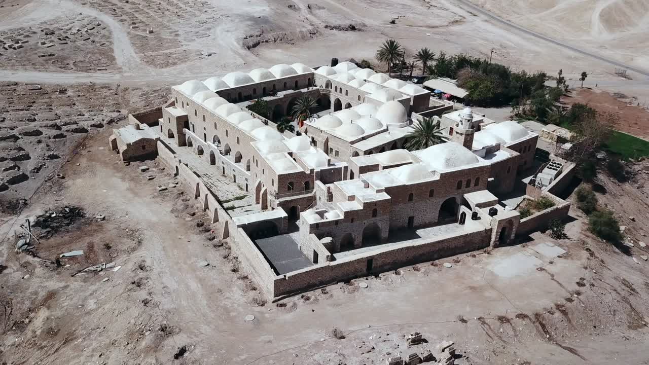 나비 무사 (nabi musa) 는 유다 사막에 있는 모세 선지자의 묘지이다.