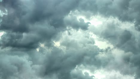 Pov-Von-Weißen-Wolken-Am-Himmel