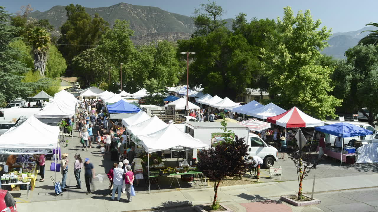오하이오 캘리포니아 오하이 농민 시장 위에서 사람들의 광각 시간 경과