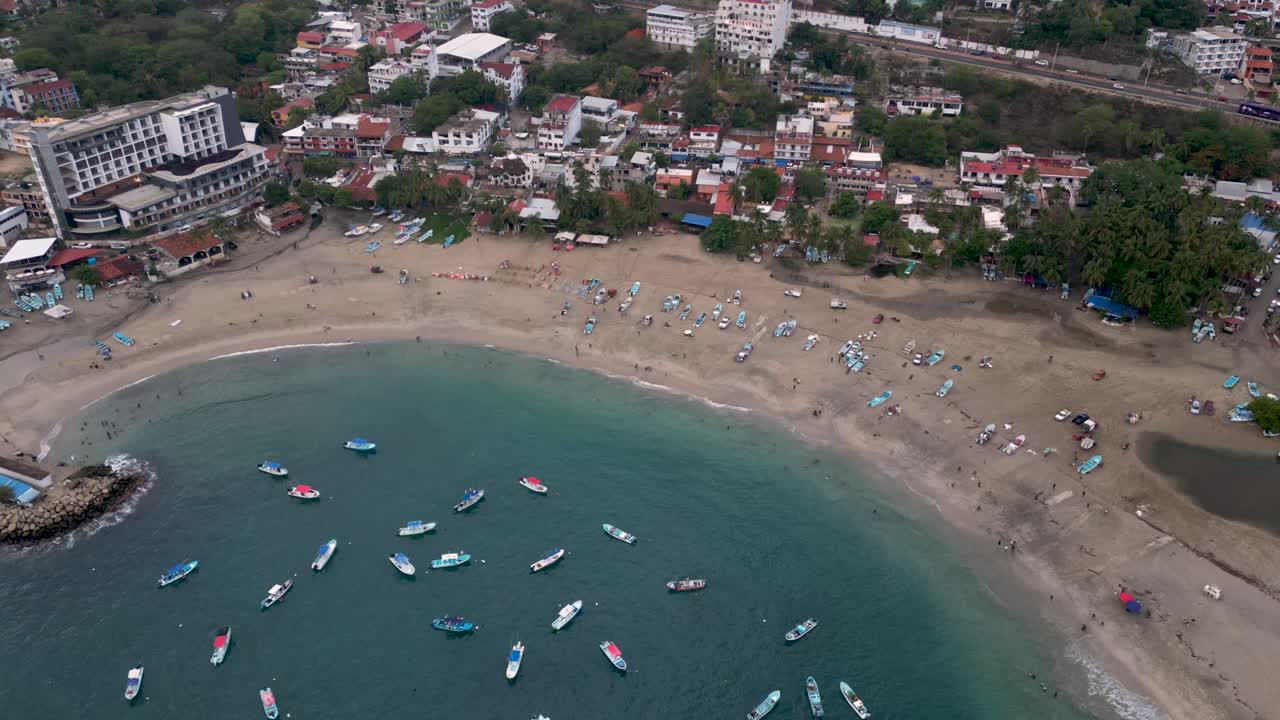 Beach Escapades: Exhilarating Hyperlapse Adventure through Puerto Escondido's Bay and Zicatela