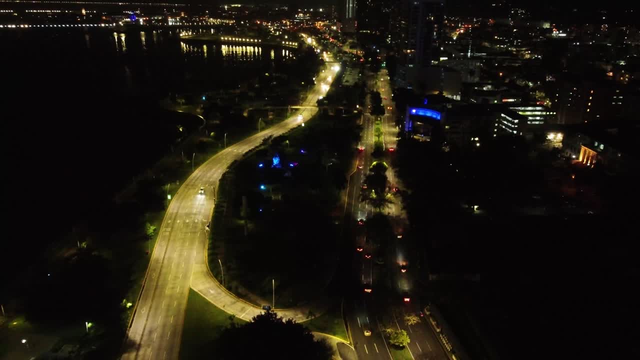 asombrosas carreteras de panamá por la noche