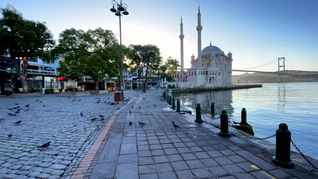 estambul la ciudad de los sueños. ortakoy distict y vista del bósforo.