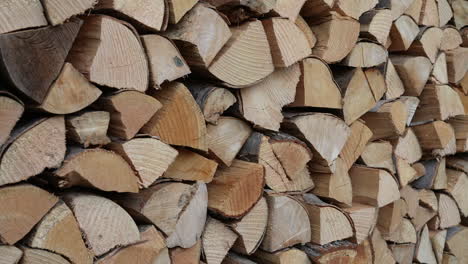 Holzlagerung-Für-Den-Winter,-Gaspreis-Ist-Hoch