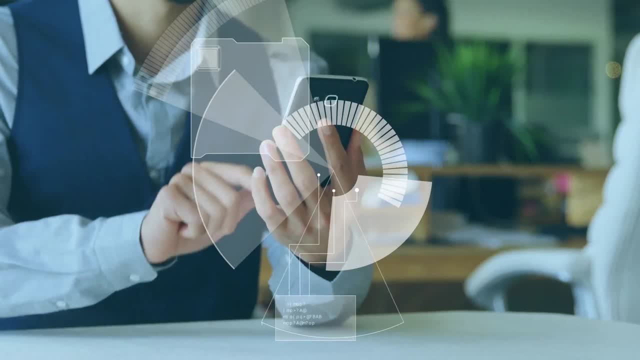 animación del escaneo del alcance y el procesamiento de datos sobre un hombre de negocios que usa un teléfono inteligente