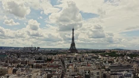 el horizonte de parís con la torre eiffel