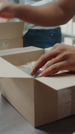 cajas de embalaje y envío del equipo