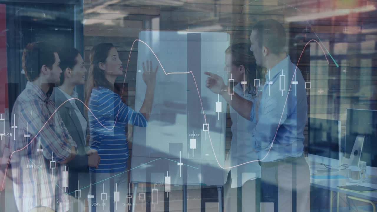 animación del procesamiento de datos financieros sobre diversas personas de negocios