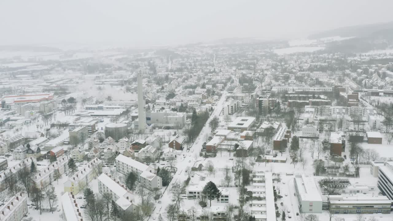 2021년 겨울 폭설 속에서 학생 도시 괴팅겐의 무인 항공기 공중 전망