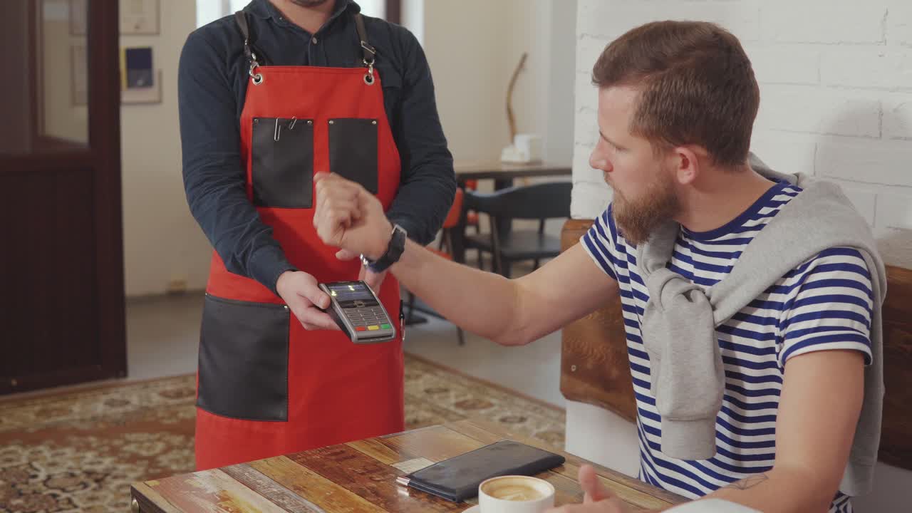 transacción de pago de la cafetería