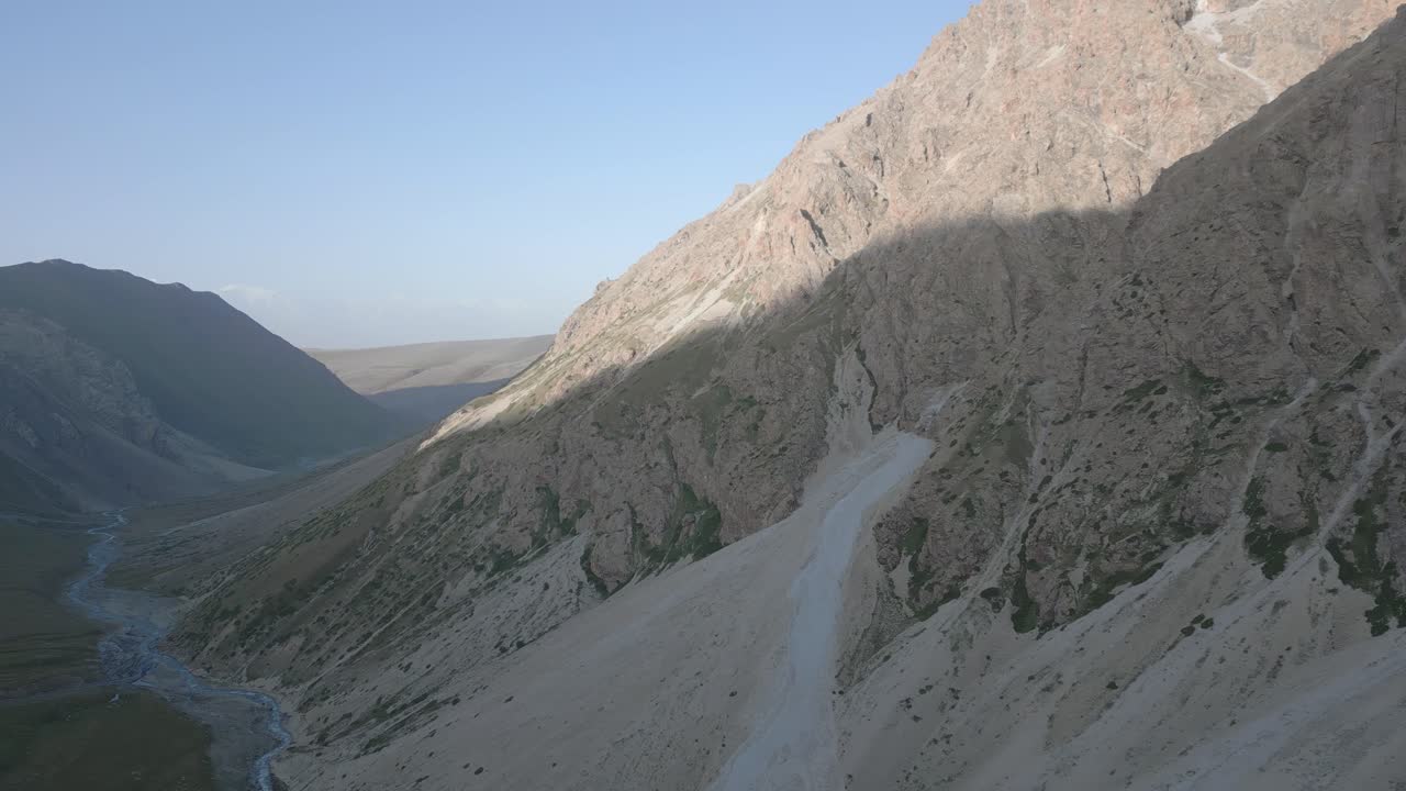 paisaje de valle de montaña