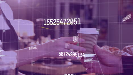 animación de números cambiantes sobre el camarero caucásico dando café al cliente