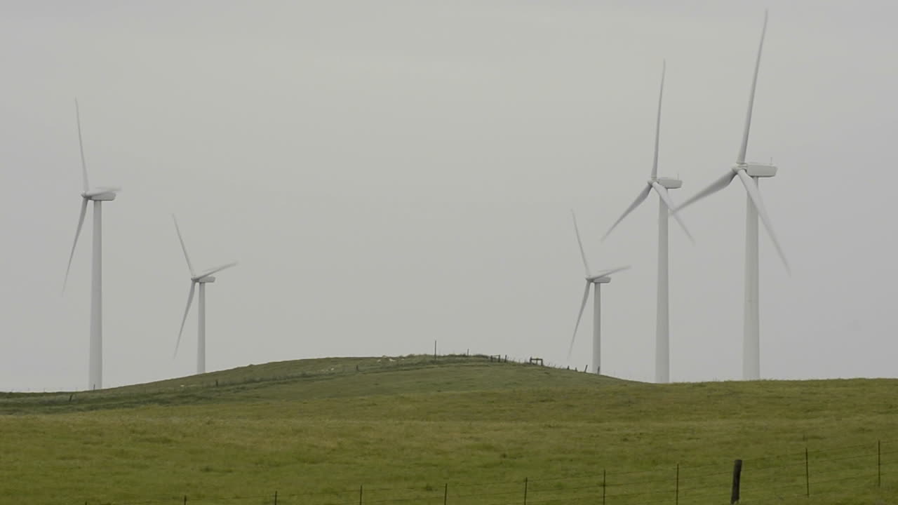 리오 비스타 캘리포니아 근처의 12번 고속도로에서 전기를 생산하는 풍력 터빈