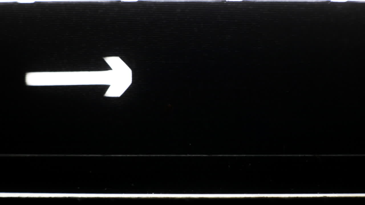 телеведущий 06