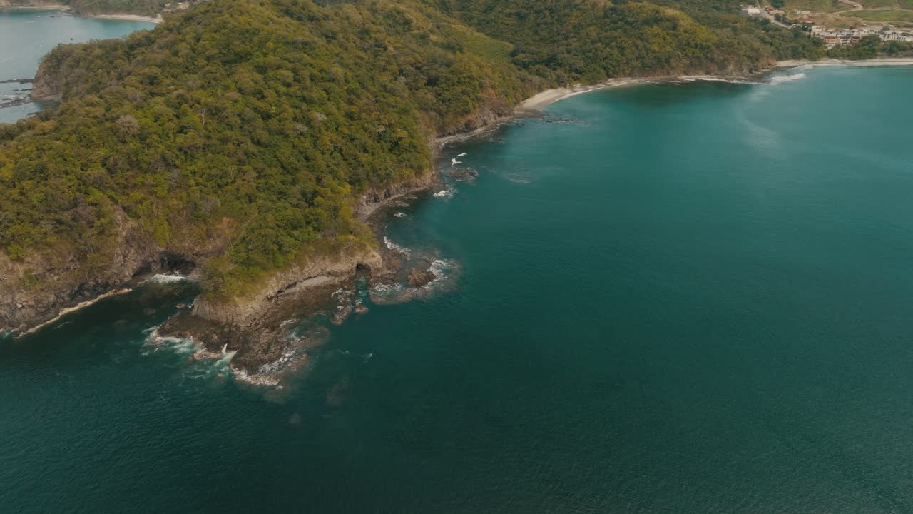selva tropical sobre montañas en la costa caribeña en costa rica, américa central