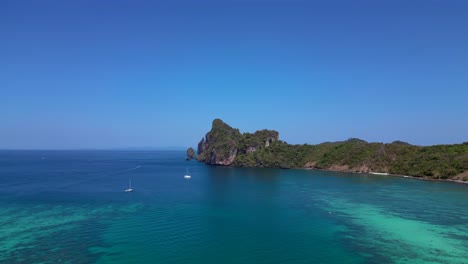 Catamaran-is-sailing-on-turquoise-water-near-a-tropical-Thai-island-on-a-sunny-day