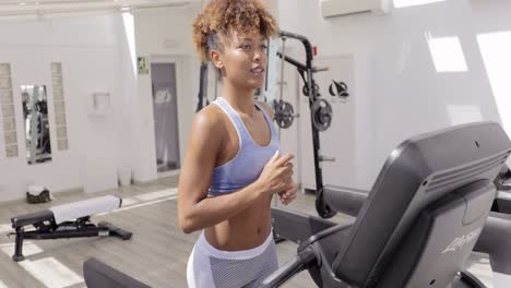 Confident-woman-training-in-gym