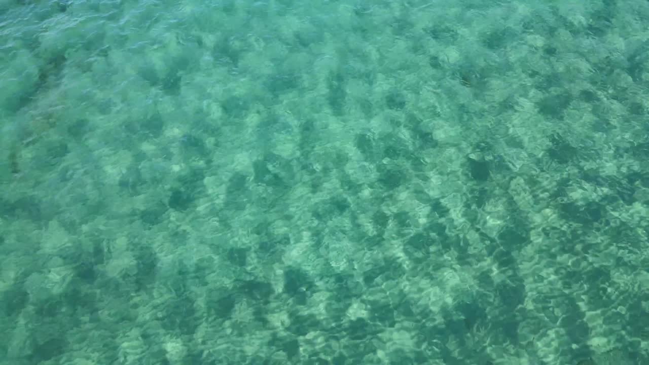 Experience the breathtaking turquoise waters of Cala Varques in Porto Cristo, Mallorca. Discover the vibrant marine life and beautiful rock formations beneath the surface.