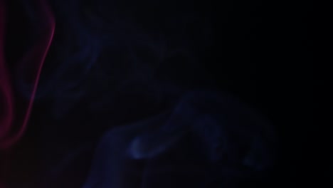 colores humo en fondo oscuro