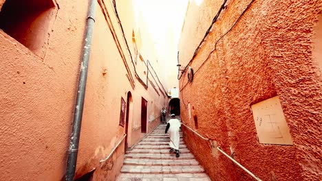 Desde-Los-Lugares-Emblemáticos-Hasta-Las-Sinuosas-Callejuelas,-Esta-Vista-De-Ghardaia-Captura-El-Corazón-De-Esta-Vibrante-Ciudad