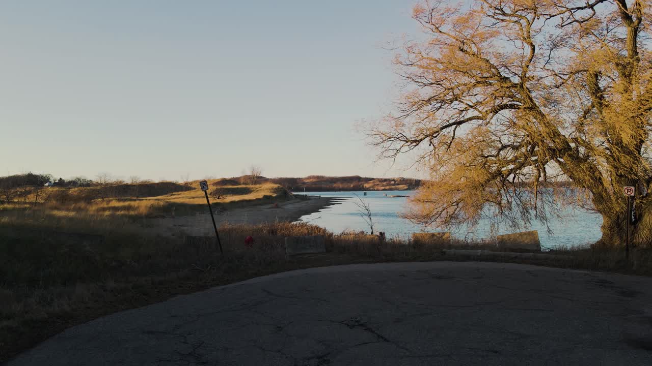 늦가을 머스키곤의 유명한 모래 부두