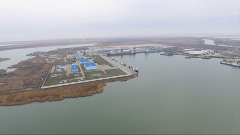 vista aérea de un puerto fluvial
