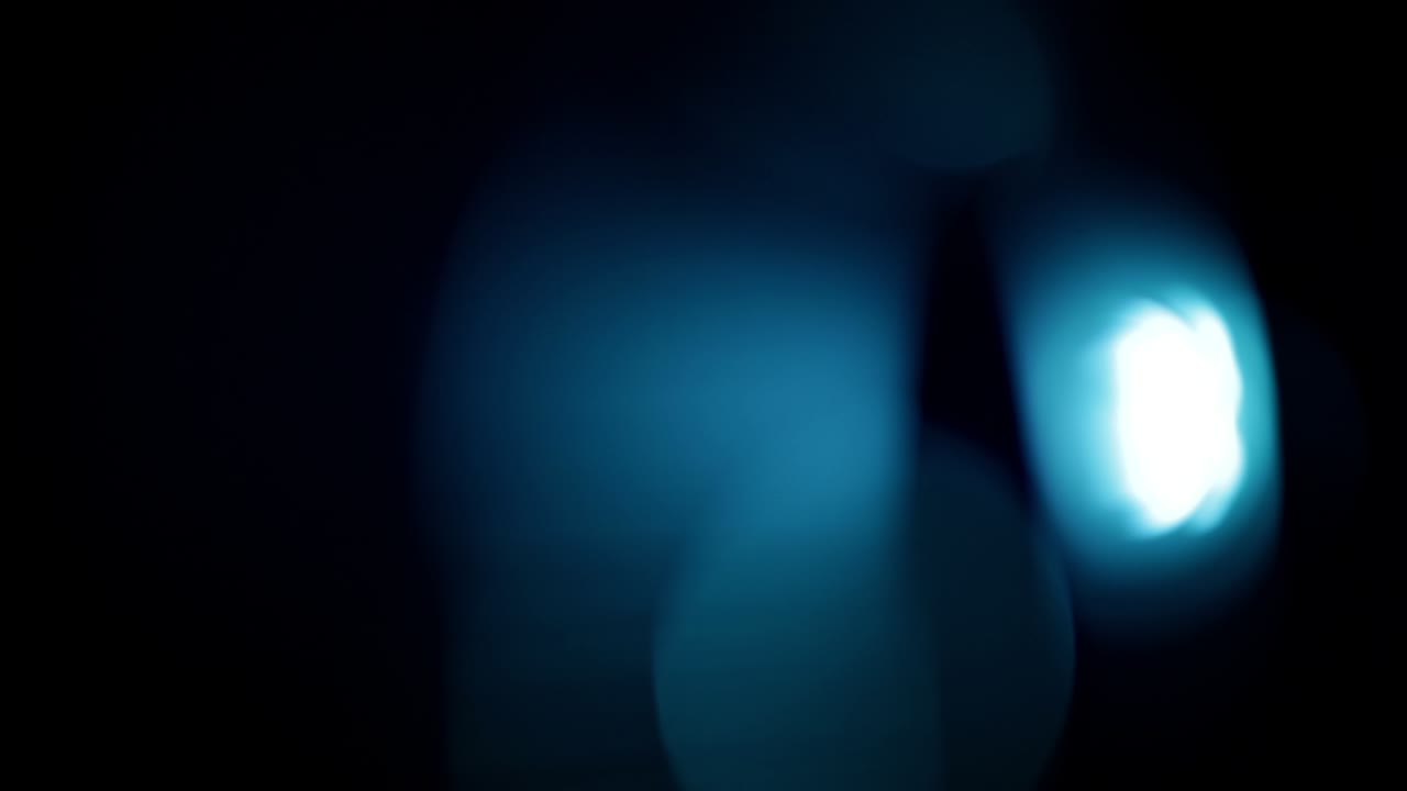 abstracto vidrio fugas de luz reflejos en fondo negro