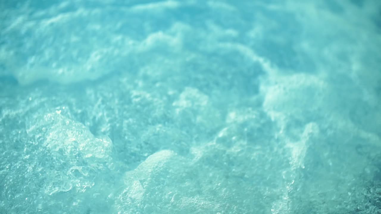 거품 풀. 자쿠지에서 나오는 거품. 사람이 없다