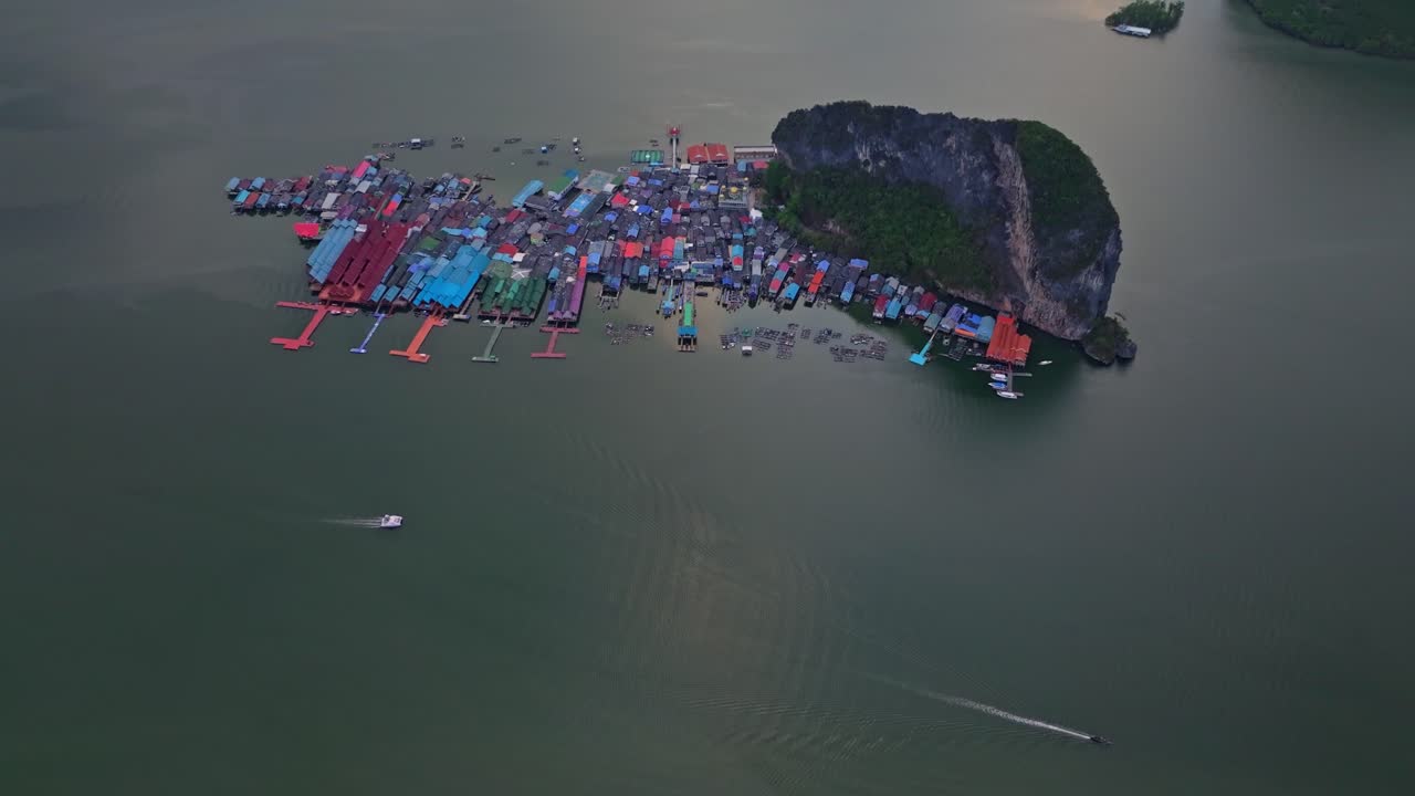 Ảnh chụp từ trên không đảo Koh Panyi, làng chài nổi, Thái Lan