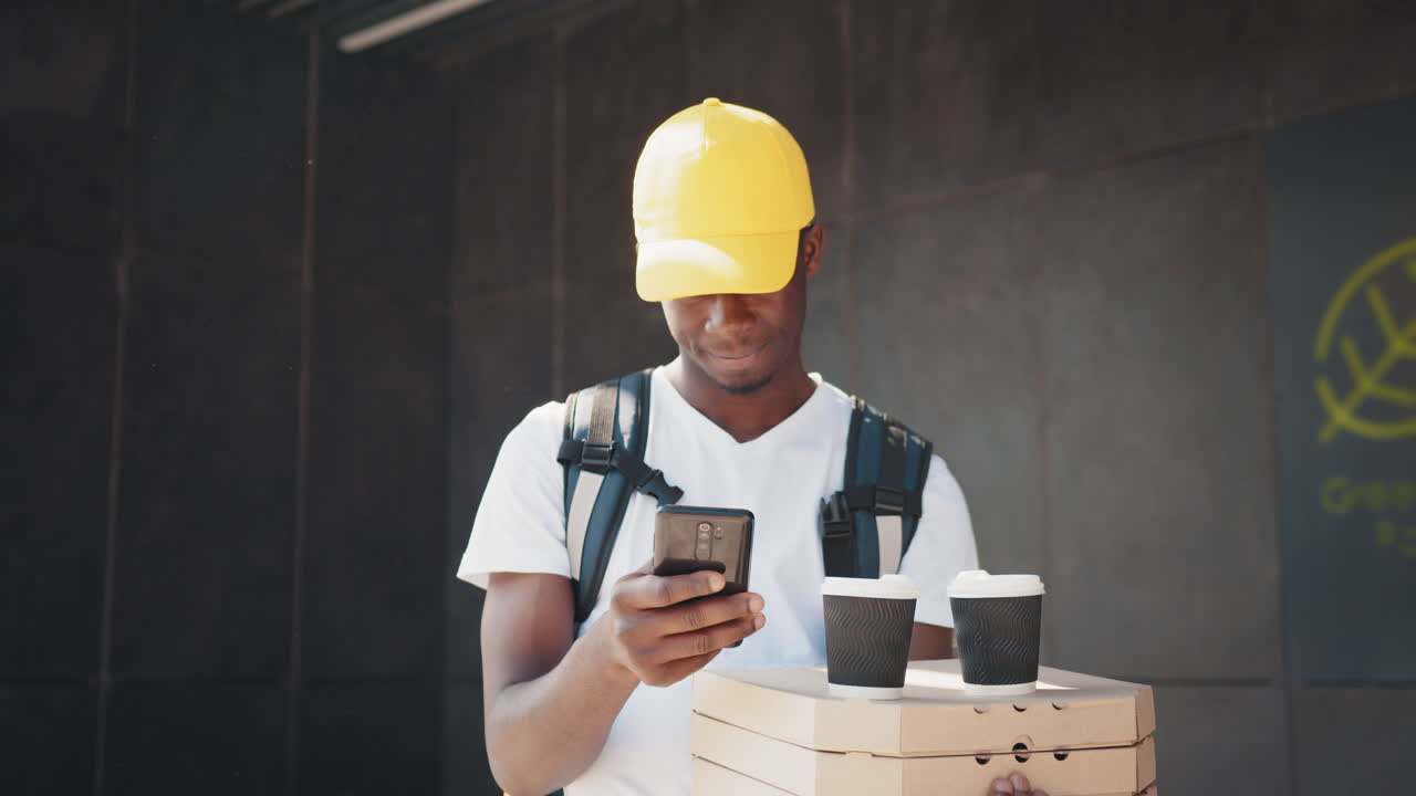 entrega de pizzas en el entorno urbano