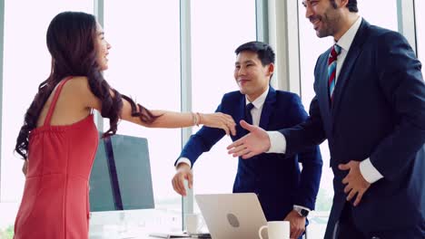 job seeker and manager handshake in job interview