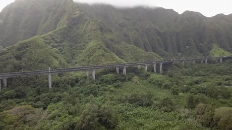 Vista-Aérea-De-La-Autopista-H3-En-Oahu