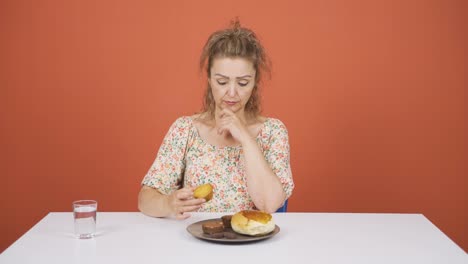 una persona que tiene dificultades para seguir un programa de dieta.