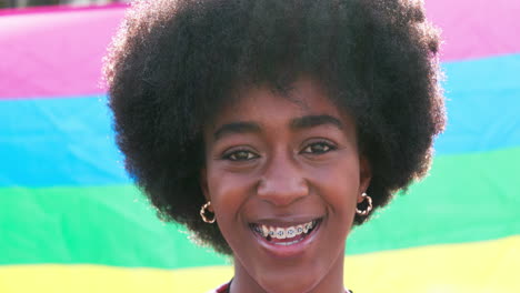 Lesbische-Afrikanische-Frau,-Stolzflagge