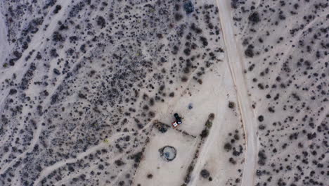 Patrones-De-Vista-De-Pájaro-En-La-Naturaleza-Suelo-Arenoso-En-El-Desierto-De-Mojave,-California