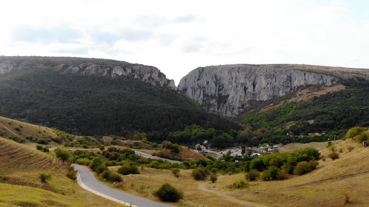 루마니아 최고의 관광 명소 중 하나인 투르다 협곡의 전경