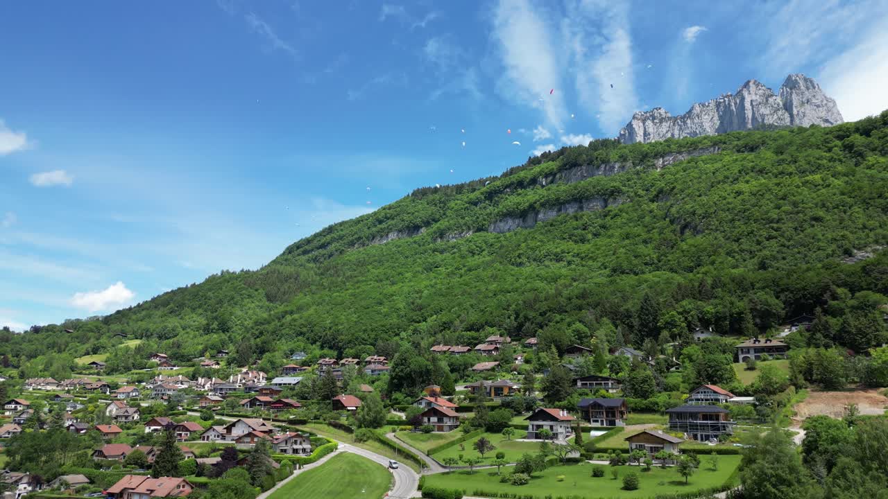 perroix, lake annecy, france의 패러글라이더 그룹 - 공중 기울기 위로