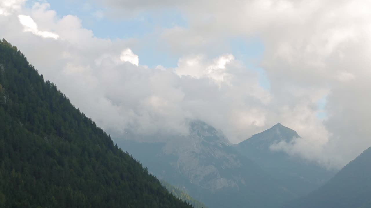 Timelapse di nuvole nelle Dolomiti, Trentino Alto Adige, Italia