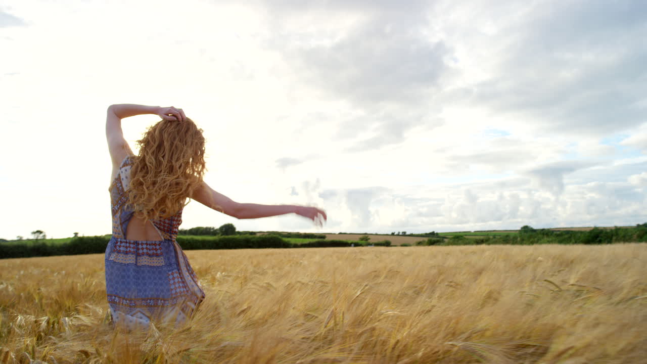 자유가 그녀를 호소합니다.
